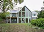 Modern 3 bedroom split level dwelling